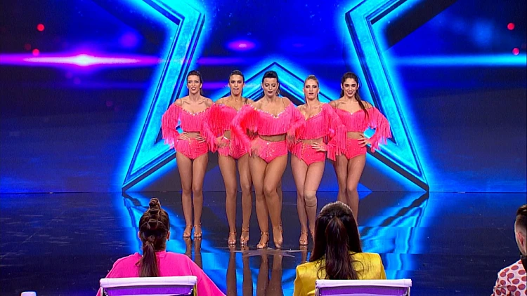 לנשים בלבד: אנה'ז ליידיז רוקדות סלסה, והן לא צריכות גברים בשביל זה