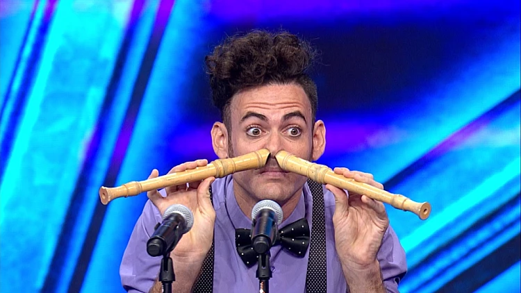 על כמה חלילים אדם אחד יכול לנגן בו זמנית? האודישן של נדב שחר