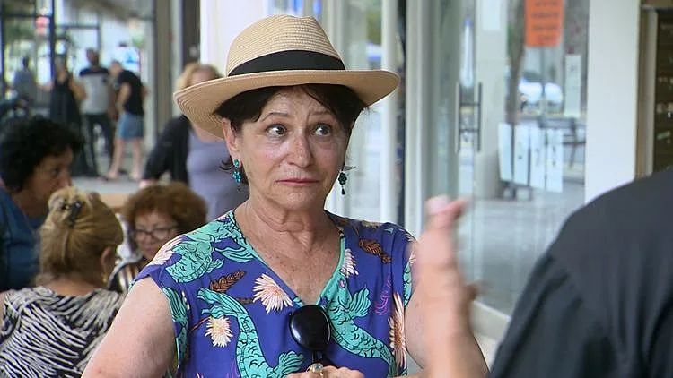 מה קורה במסעדה כשאמא של הבעלים מתערבת בסרויס? 