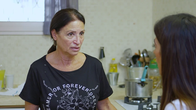 "את רוצה להיות בובת סיליקון?"