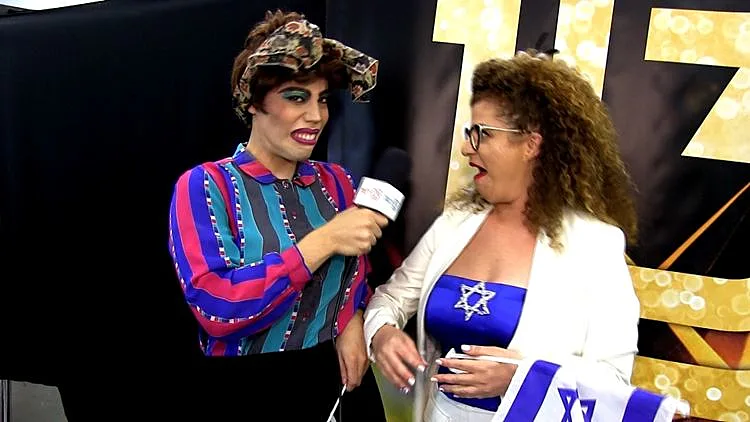 "מולטי טאלנט": יכול להיות שיש מישהי יותר מוזרה מרעיה? 