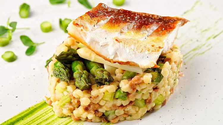 מתכון לריזוטו צ'רשי ופילה דג בורי | מתוך דרכון למתכון | רשת 13