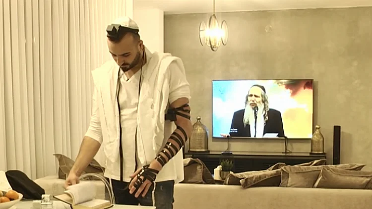 "מברך על הכל, לא שומר שבת": האלטרנטיבה של המסורתיים | רשת 13