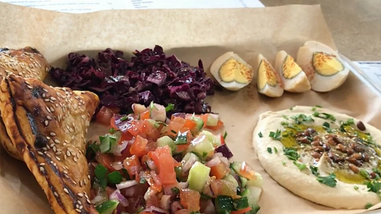 לבנה במקום קממבר: המטבח הישראלי כובש את לבם של השפים הצרפתים | רשת 13