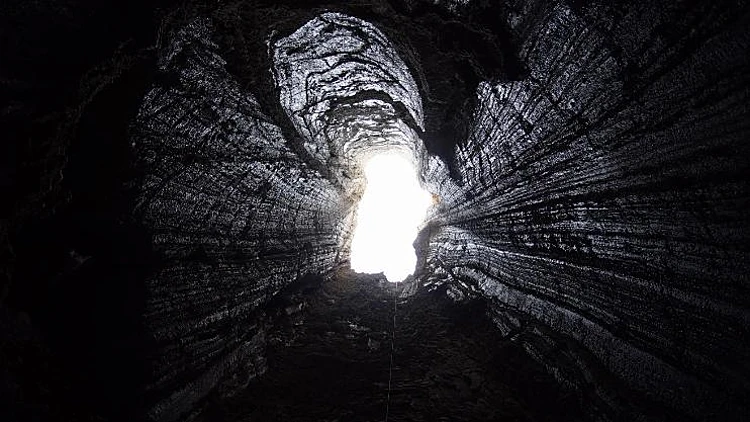 "כמו כוכב אחר": מערת המלח הארוכה בעולם אותרה בדרום ים המלח | חדשות 13