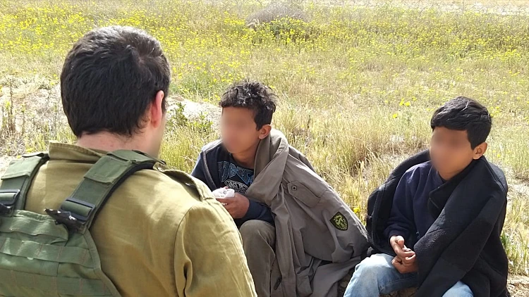ילדים שנשלחו לפרוץ את גדר המערכת