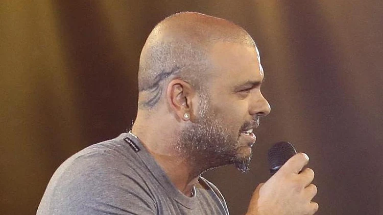 מעריצה של אייל גולן טוענת: "ביקש ש'אפנק' את חבר שלו"