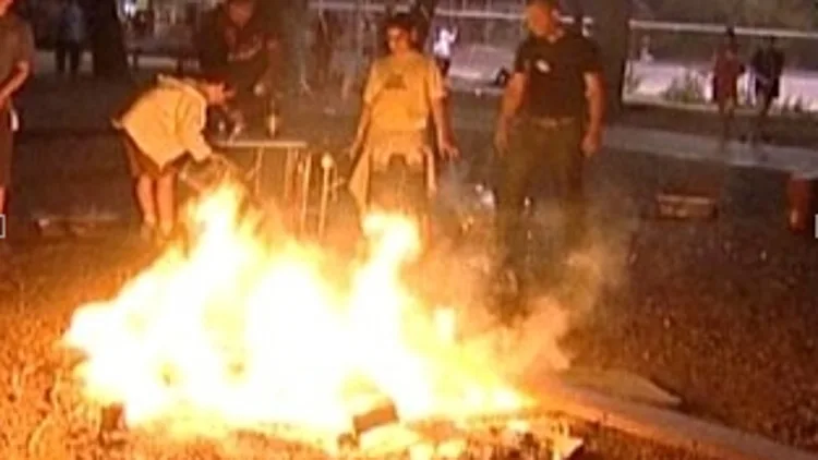 מדורה בהפרדה: ילדים וילדות לא ישבו יחד באירוע הרשמי של חדרה