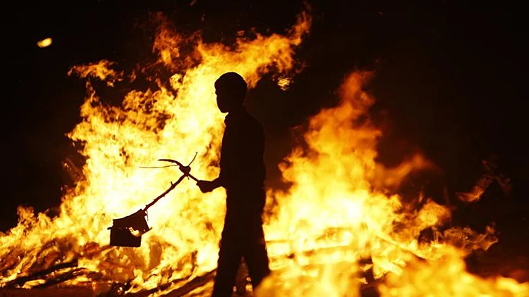 בשל גל החום: נציב הכבאות פרסם הגבלות על מדורות ל"ג בעומר