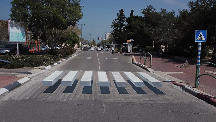 "פתרון חדשני ובטיחותי": מעבר חצייה תלת ממדי הותקן באשקלון