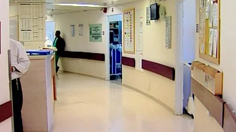 מסדרונות בית החולים