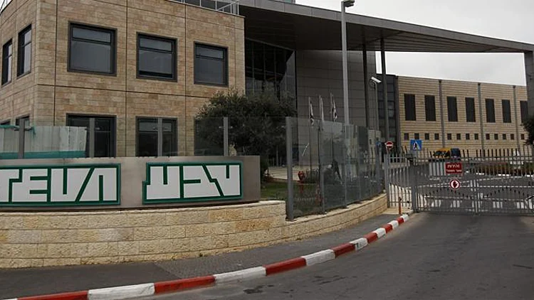 התביעה נגד "טבע": מה יעלה בגורלה של חברת התרופות? • פרשנות