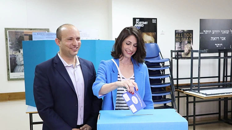אשתו של בנט תוקפת את נתניהו: "מצידו שנעבור שואה כלכלית"
