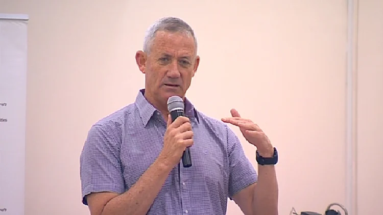 הלחץ על גנץ והסתייגות יעלון: כך החלה כחול לבן להתנער מהחרדים