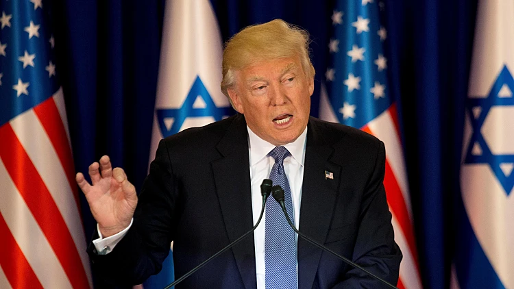 מחייה את היוזמה הסעודית. הנשיא טראמפ במעון ראש הממשלה