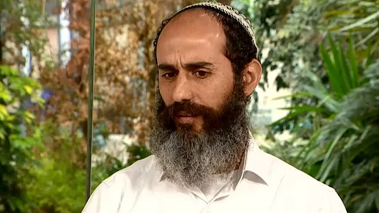 "ריציתי את עונשי - תנו לי להיות מורה בישראל"