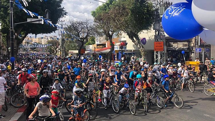 "מסע של אהבת הארץ": אלפים באירוע "רוכבים בעצמאות" ברחובות