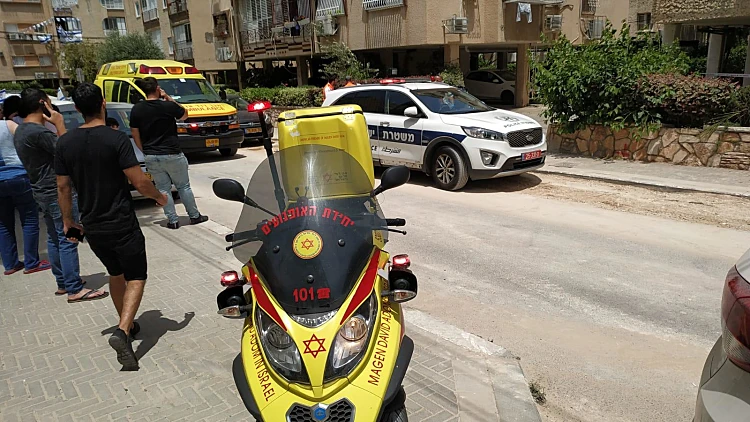 אישה בת 81 נמצאה מתה בדירה בחולון