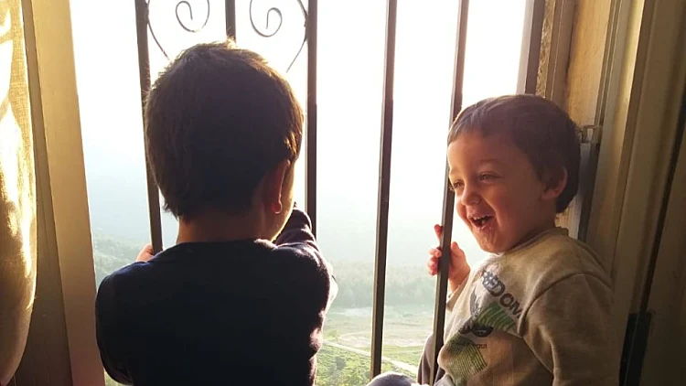 אלעד בן השלוש נהרג בשריפה בצפת: "האם התחננה שנציל אותו"