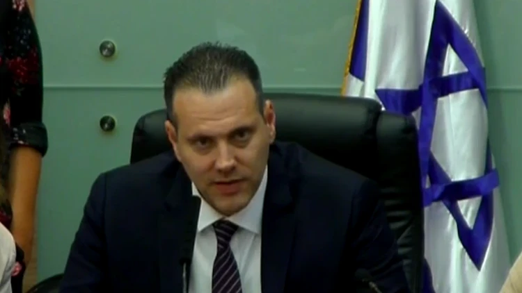 הערב במהדורה: האם מיקי זוהר מייעץ לעסקי התקשורת של רעייתו?