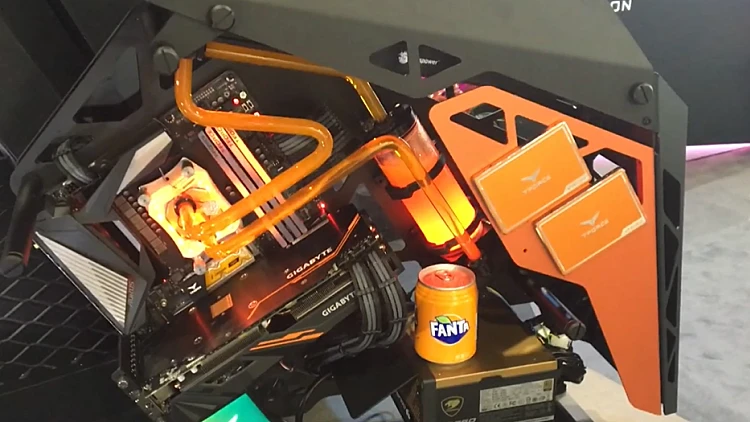 מאוורר הולוגרמה ונוזל קירור בצבע: כל החידושים במחשב הנייח