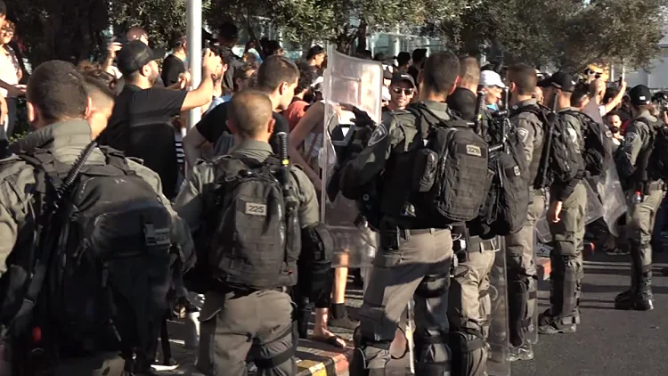 מח"ש שוקלת להאשים בעבירת משמעת את השוטר שירה למוות בטקה