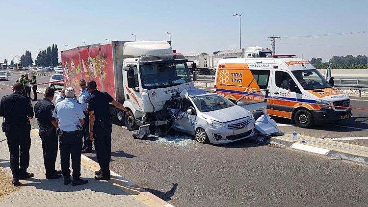 תינוק ואמו נהרגו בהתנגשות בין משאית לרכב סמוך לאשדוד