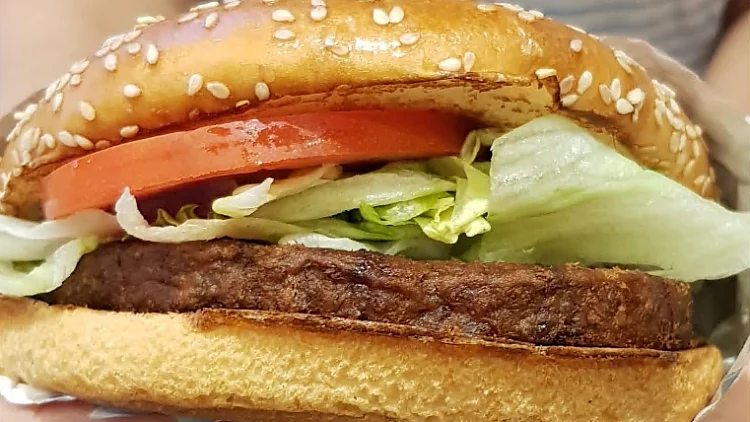 המרקם, הו המרקם: טעמנו את ההמבורגר הטבעוני החדש של מקדונלדס