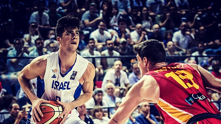 לאחר שזכה באליפות אירופה בכדורסל: דני אבדיה כובש את הקהל