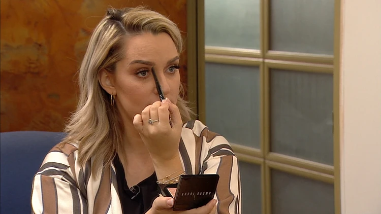 אשלי וחברים, עונה 1, פרק 6