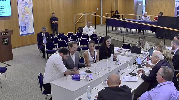 יממה לסגירת הרשימות לכנסת: בימין ובשמאל עדיין מנסים להתאחד