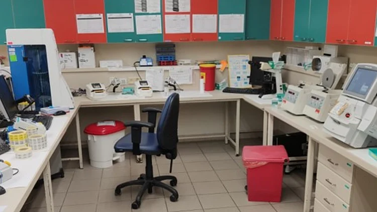 במחאה על תנאי העסקתם: עובדי המעבדות הרפואיות פתחו בשביתה