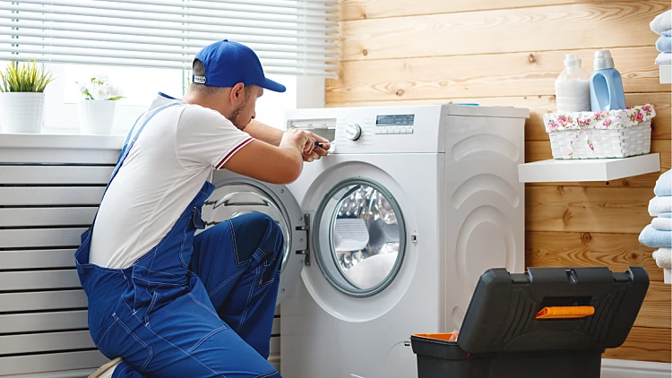 צדיק, ובדרך אליכם: 5 דברים שחייבים לעשות כדי למצוא איש מקצוע אמין, איכותי ומשתלם במחיר | רשת 13