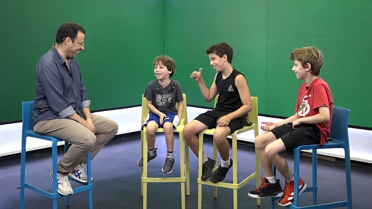מיכאל דרוקר, 12, לאבא רביב דרוקר: ״תפסיק להתנגח בכולם״ | כתבים פוגשים ילדים