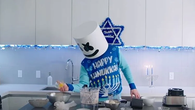 מרשמלו בסרטון לחנוכה