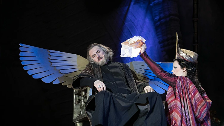 האופרה נבוקו , דיאגו מיטרברג