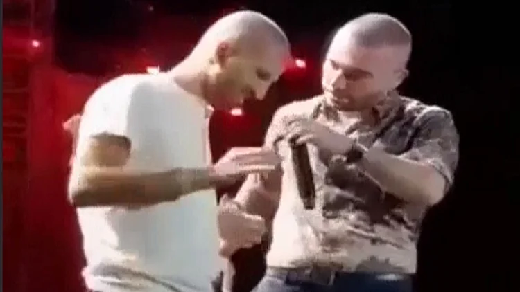 עומר אדם וטל בן ישי בהופעה בסמי עופר