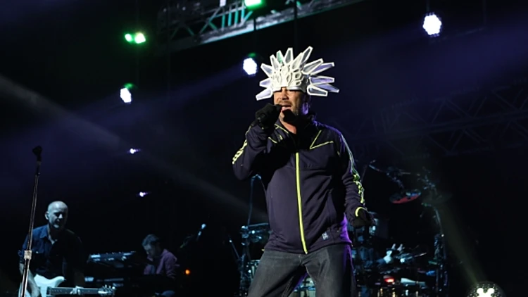 ג'מירוקוואי בישראל: גייסון קיי הוא עדיין Cosmic man