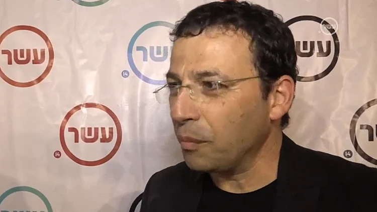 רביב דרוקר בהשקת הסדרה "הקברניטים"