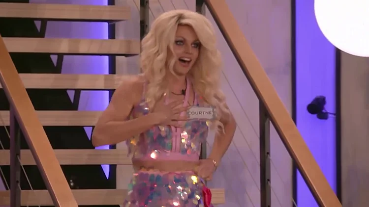 כוכבת הדראג, קורטני אקט