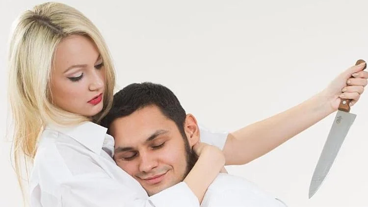 אשה רוצחת את בעלה, אילוסטרציה