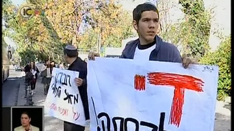 דוחקי הקץ, תיאטרון החאן