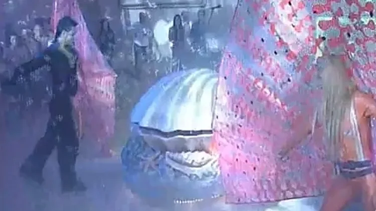 "הצדפה"/"הפנינה" - מופע כניסה אקסטרווגנזי לאירוע בת מצווה