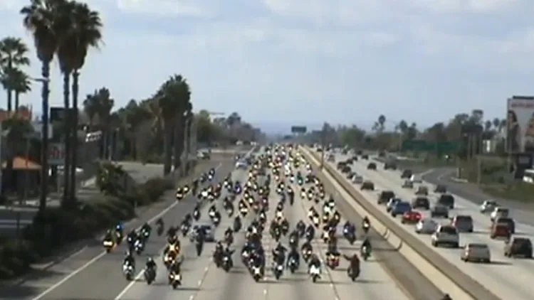 הצעת נישואים, אופנועים סטייל