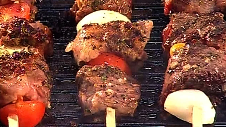 שיפודי אנטריקוט עם עגבניות ובצל מתוך התוכנית של אהרוני 30.12.2010