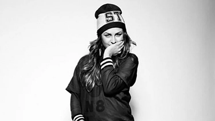 קמפיין בו דוגמנית תתפשט בשביל לייקים