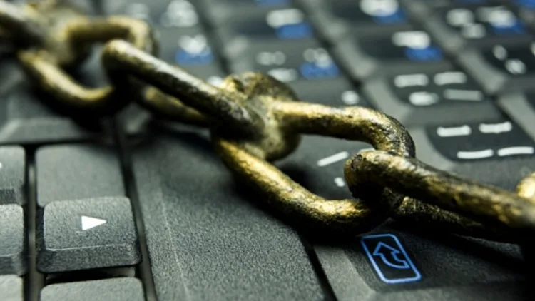 שרשרת על מקלדת, אינטרנט סגור