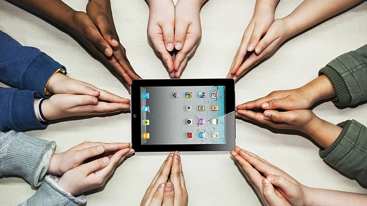 סוגדים לאייפד