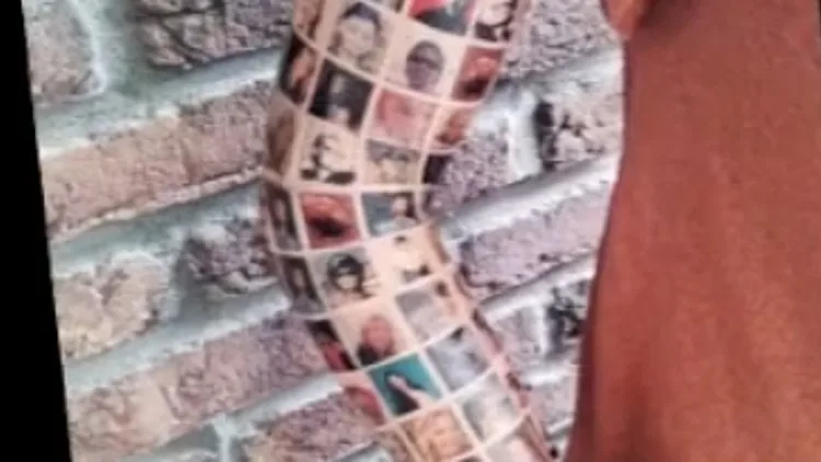 קעקוע של חברי פייסבוק על הזרוע