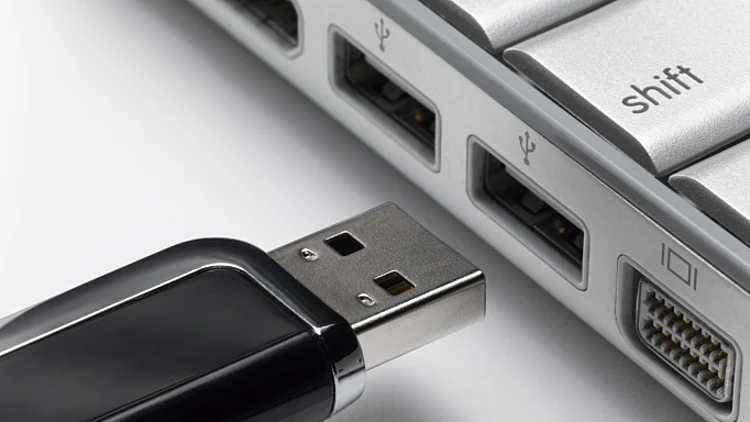 התקן USB במחשב נייד